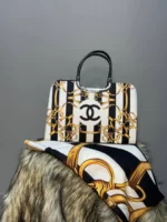 ست کیف و شال Chanel راه راه