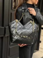 کیف مشکی بند طلایی Chanel